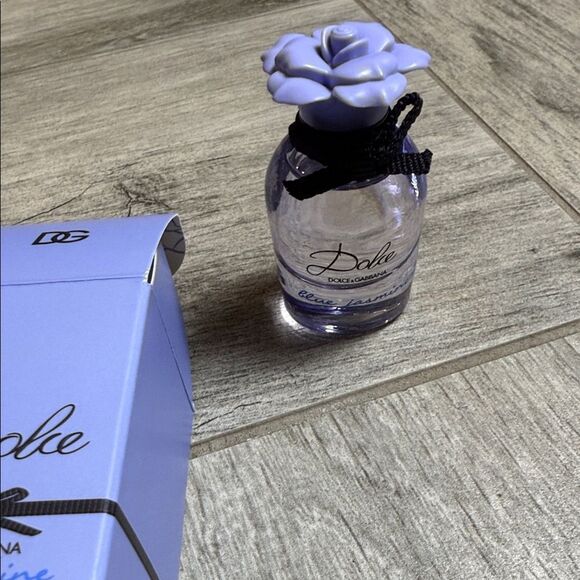 Dolce & Gabbana Light Blue Roll on & Blue Jasmine Mini Perfumes - Picture 13 of 16